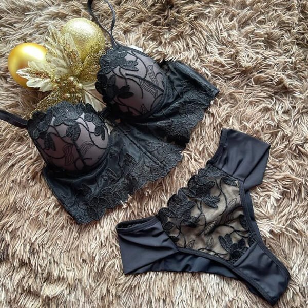 Conjunto de Lingerie com Renda Preta , na Massu Lingerie